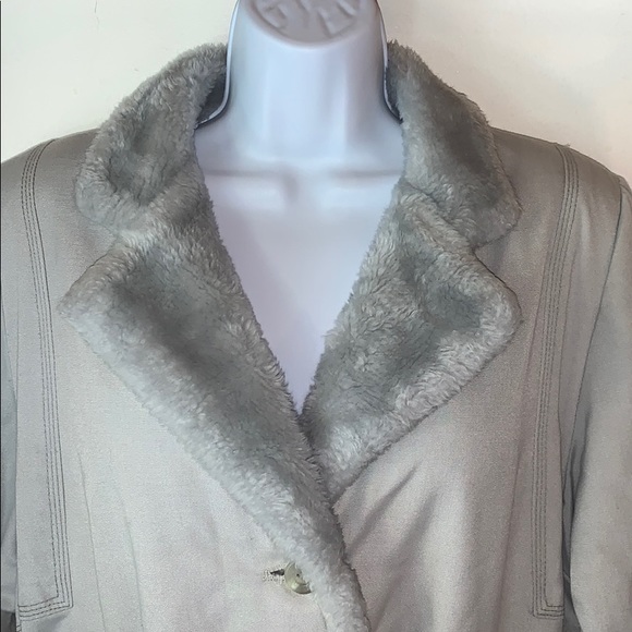 Lovely Jacket - Picture 3 of 5